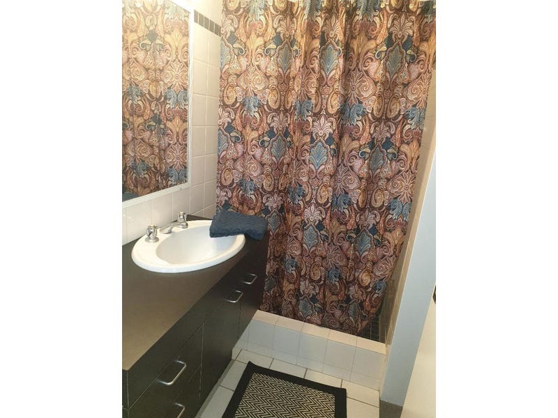 TOP FLOOR, GREAT LOCATION,  7
