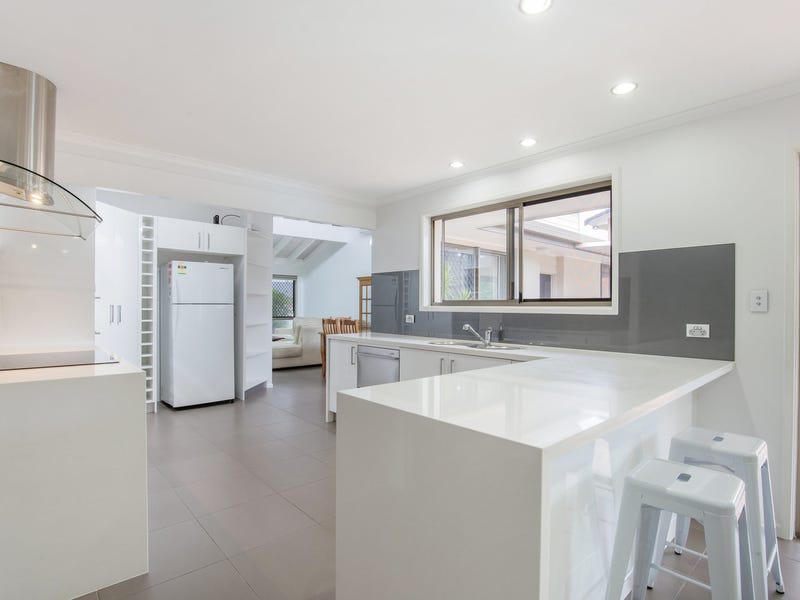 SPACIOUS RENOVATED FAMILY HOME 2