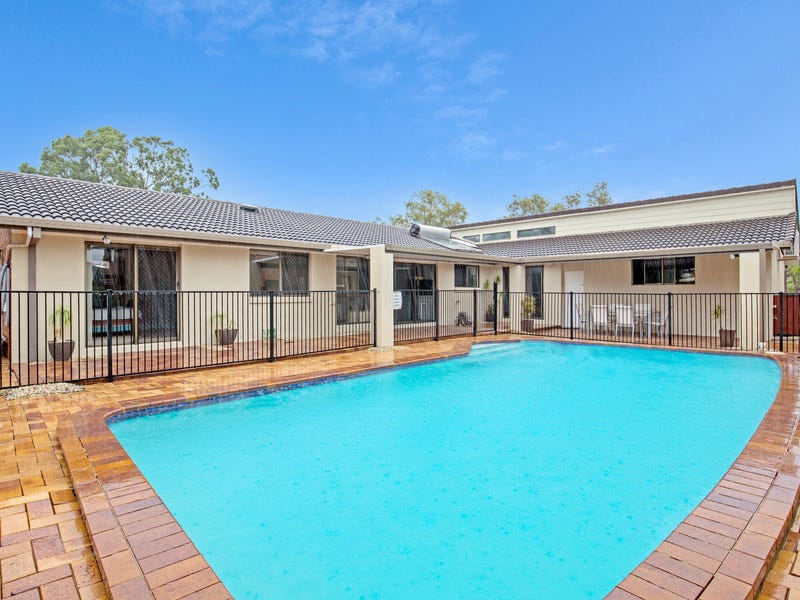 SPACIOUS RENOVATED FAMILY HOME 3