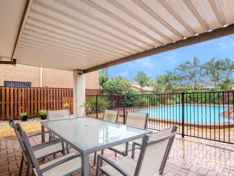 SPACIOUS RENOVATED FAMILY HOME 4