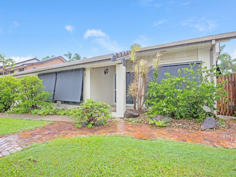 SPACIOUS RENOVATED FAMILY HOME 12