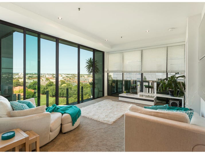 LUXURY APARTMENT IN PREMIUM BUILDING IN PRIME LOCATION