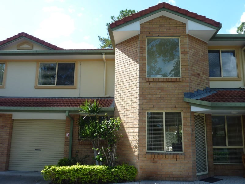 Stunning 3 bedroom townhouse in sought after Daisy Hill.