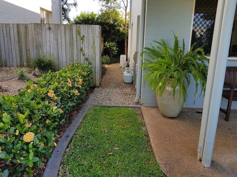 BEAUTIFULLY PRESENTED 3 BEDROOM TOWNHOUSE 4
