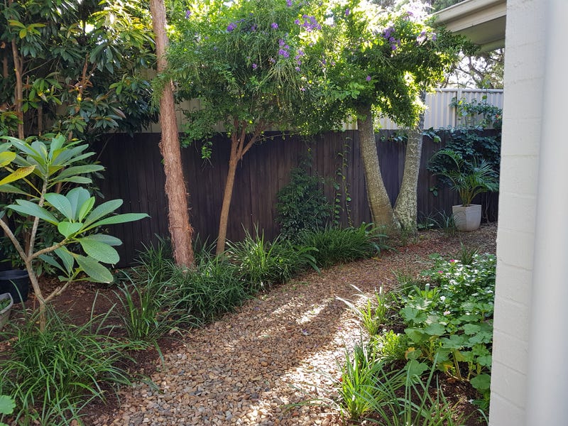 BEAUTIFULLY PRESENTED 3 BEDROOM TOWNHOUSE 6
