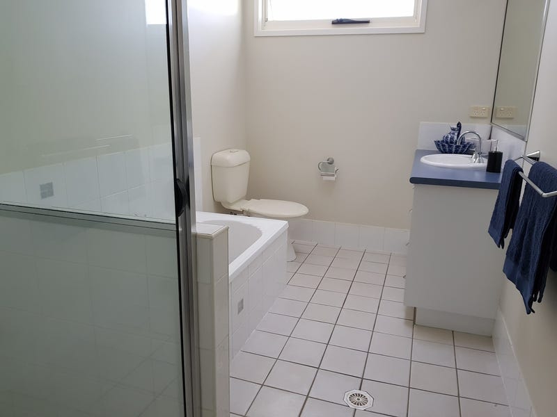 BEAUTIFULLY PRESENTED 3 BEDROOM TOWNHOUSE 17