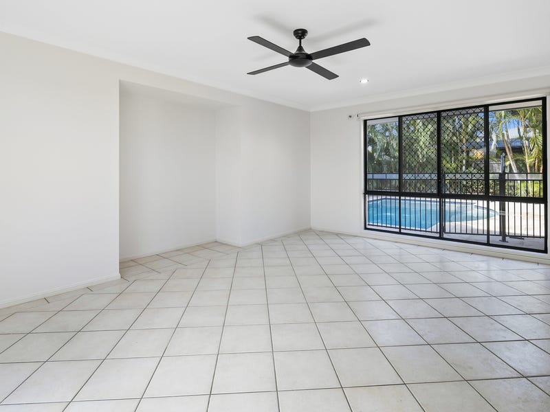 SUPERB FAMILY HOME IN SOUGHT 5