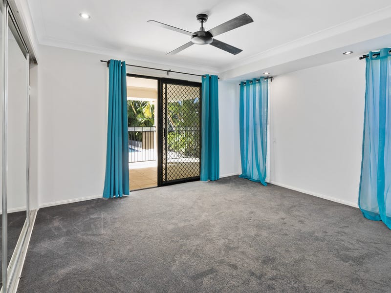 SUPERB FAMILY HOME IN SOUGHT 6