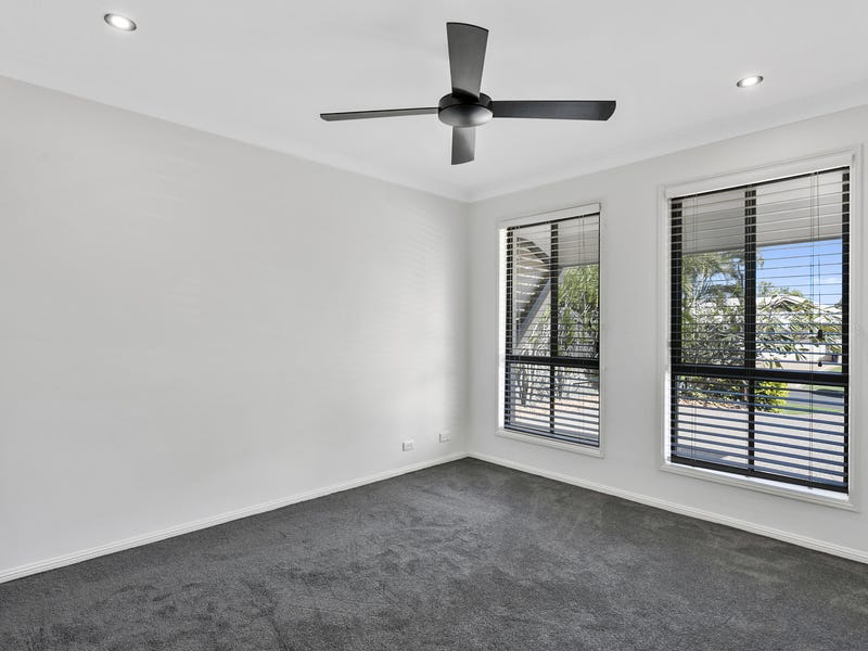 SUPERB FAMILY HOME IN SOUGHT 8