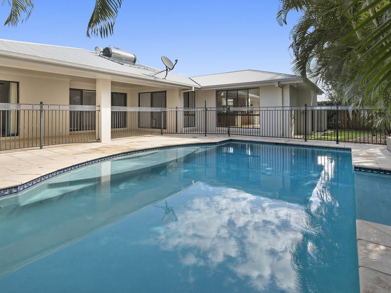 SUPERB FAMILY HOME IN SOUGHT 11