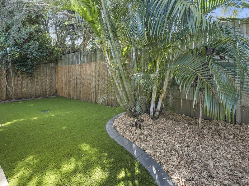 SUPERB FAMILY HOME IN SOUGHT 13