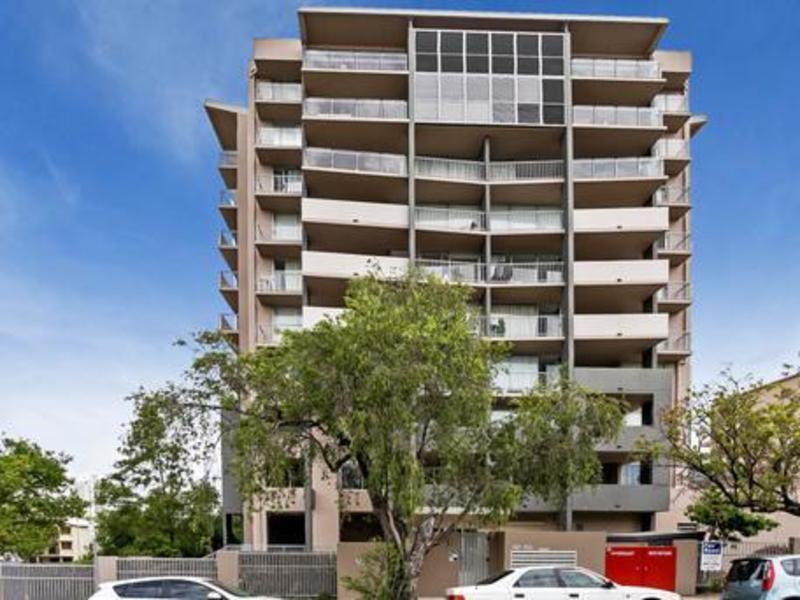 *Under Contract* 1 bed apartment 8