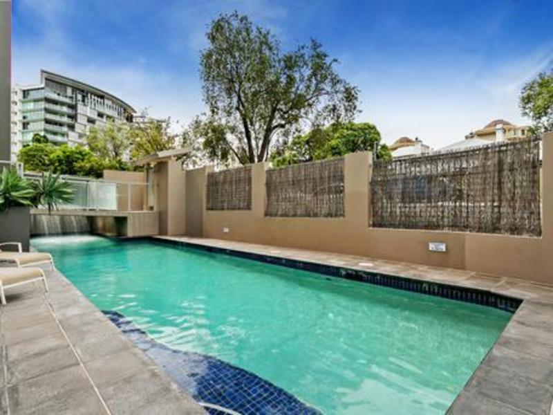 *Under Contract* 1 bed apartment 9