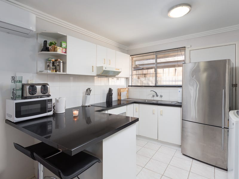 2 Bedroom Duplex with Large Yard