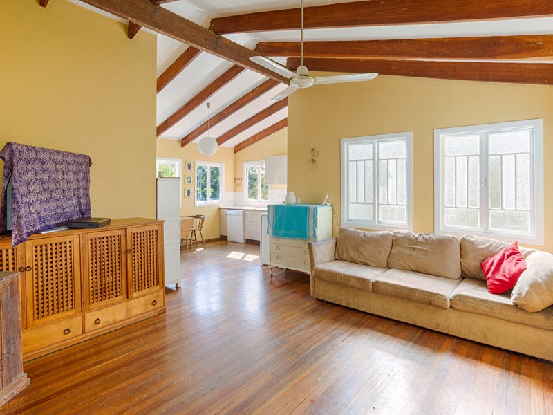 Charming Cottage on Almost Half 6