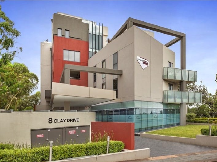 Central South Point Sensation – In Near New Condition Renovated Apartment With Stunning Uninterrupted Views