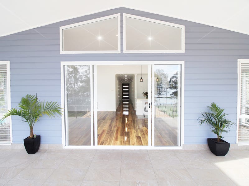 Stylishly presented light- filled home 4