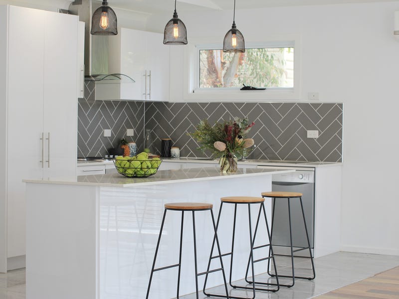 Stylishly presented light- filled home 9