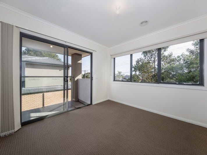 Modern 3 bed townhouse 6