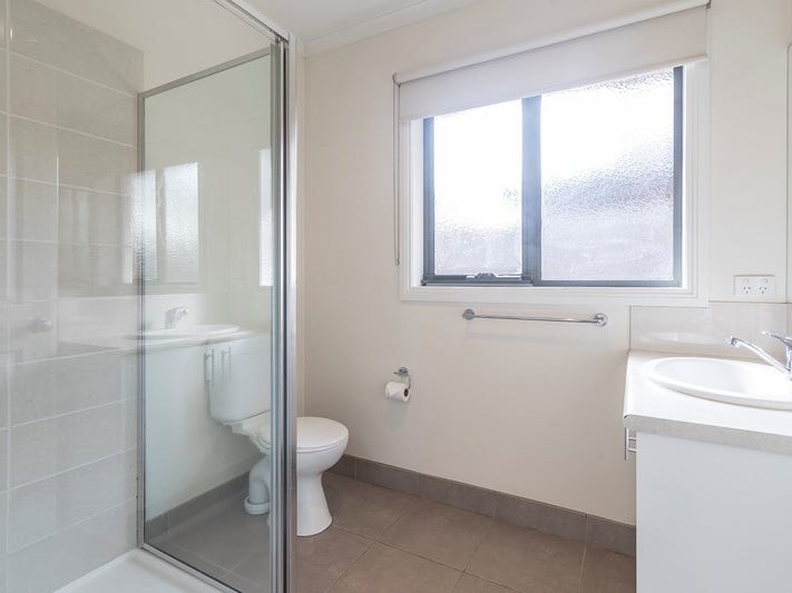 Modern 3 bed townhouse 10