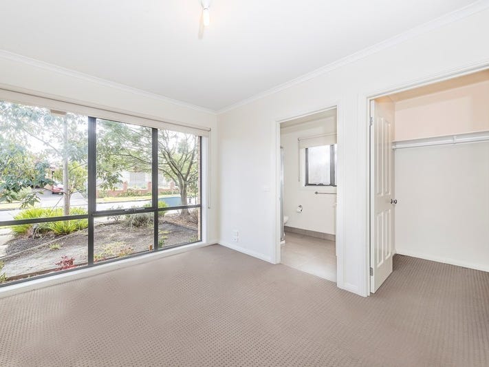 Modern 3 bed townhouse 11