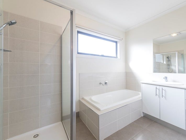 Modern 3 bed townhouse 13