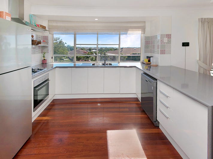Beautiful 5 Bedroom Family Home 9