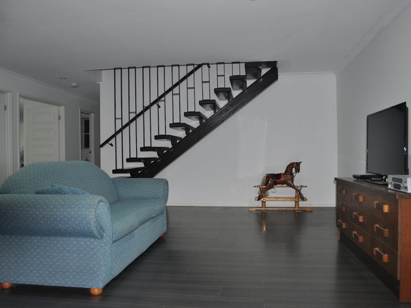 102 GIBSON CRESCENT UNDER CONTRACT 13