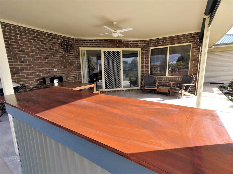 Location and lifestyle 12