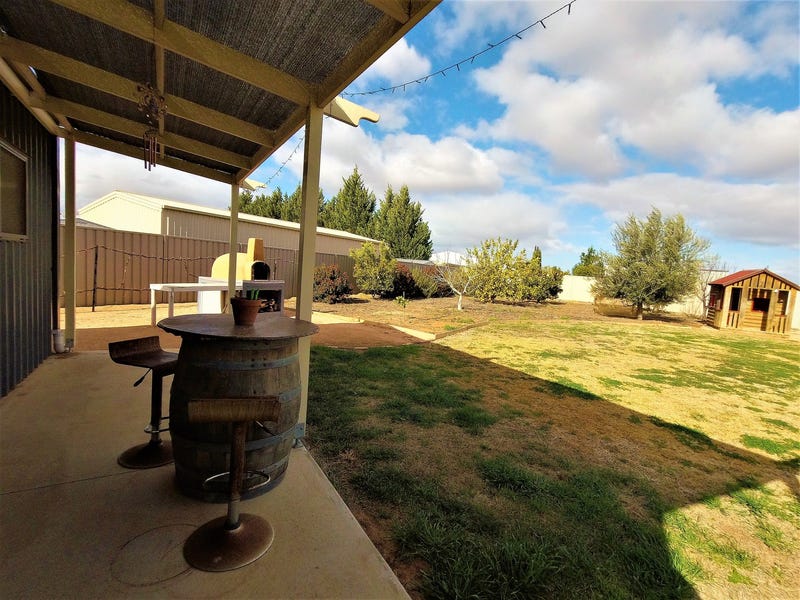 Location and lifestyle 15