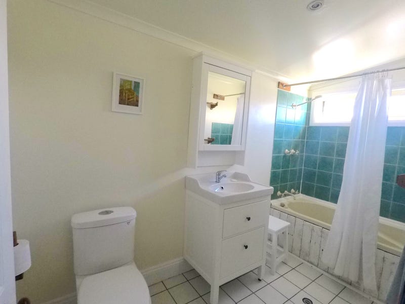Beautiful Bega Home 9