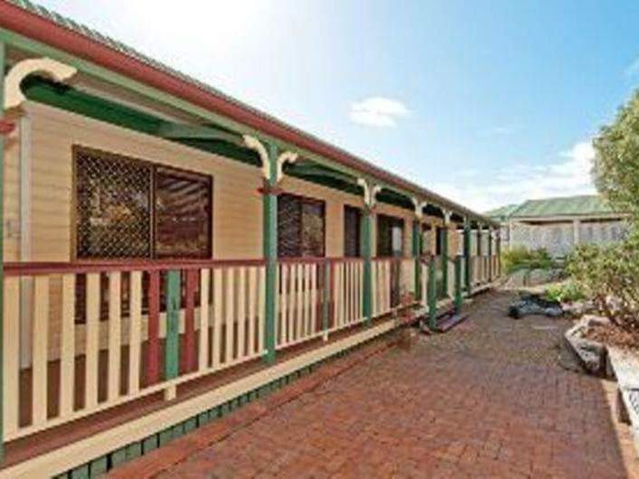 Charming one-owner queenslander with stunning 10