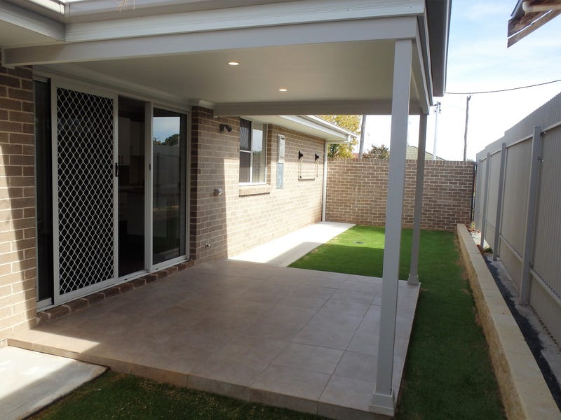 Recently built modern unit offers 5