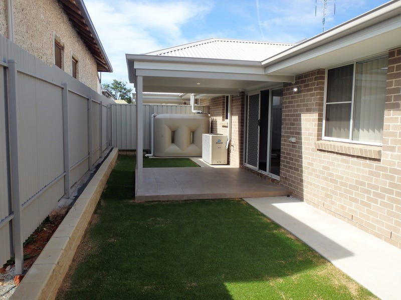 Recently built modern unit offers 6