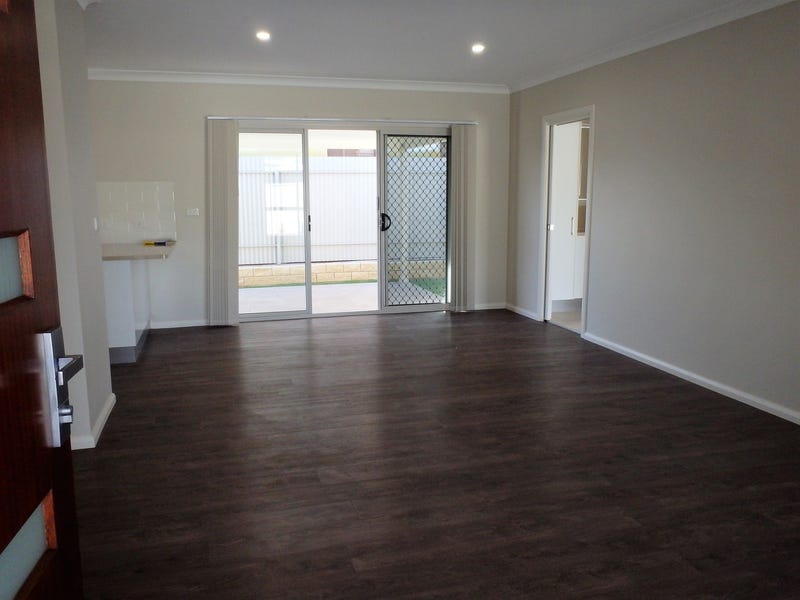 Recently built modern unit offers 7