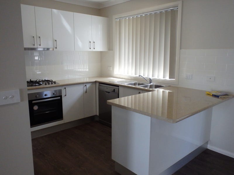 Recently built modern unit offers 10