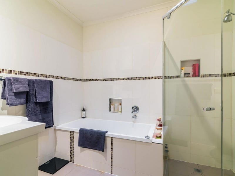 Immaculate Family Home 16