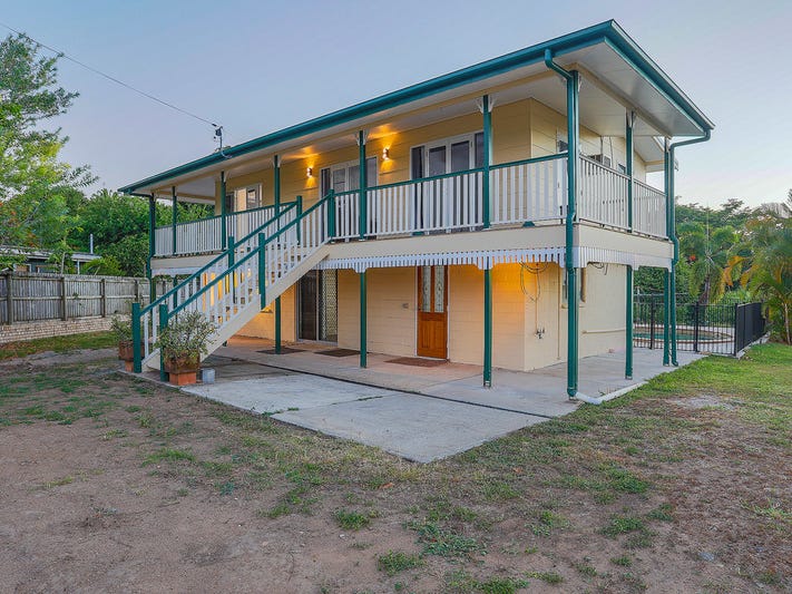 Dual Living right next to the beach with a huge block shed and car hoist.