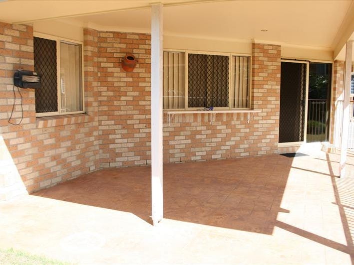 Roomy house with pool 4