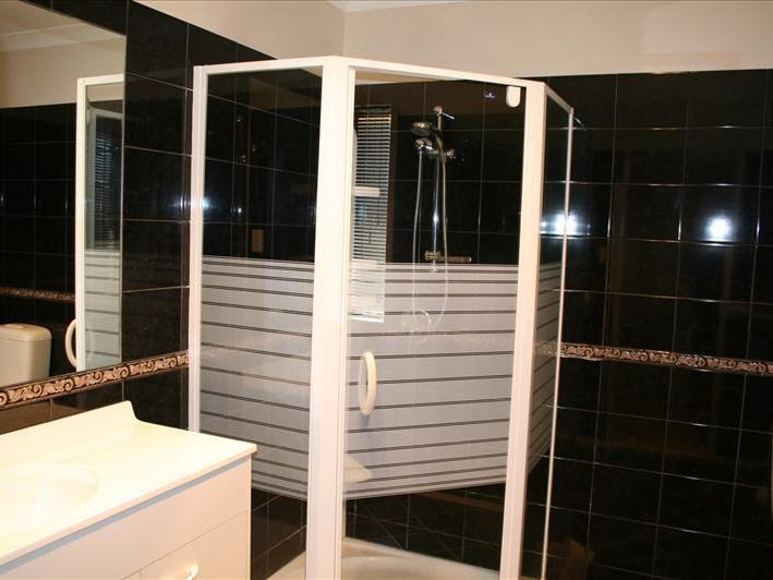 Roomy house with pool 5