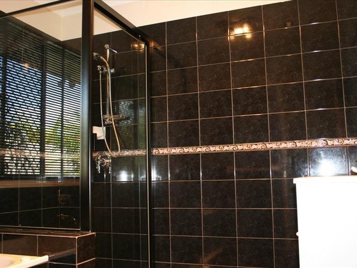 Roomy house with pool 6