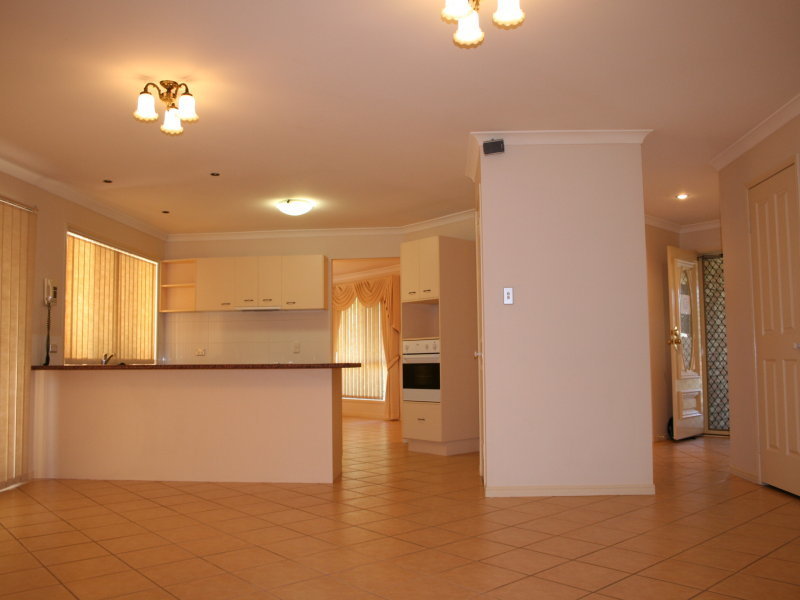 Roomy house with pool 10