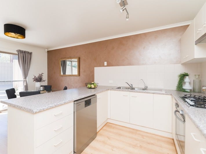 Ideally situated townhouse with stunning 3