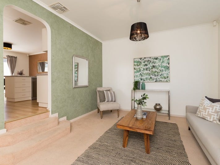 Ideally situated townhouse with stunning 4