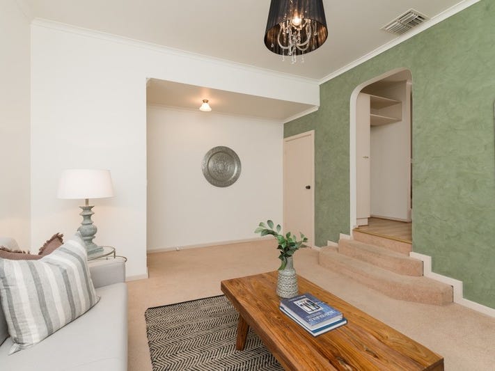 Ideally situated townhouse with stunning 5
