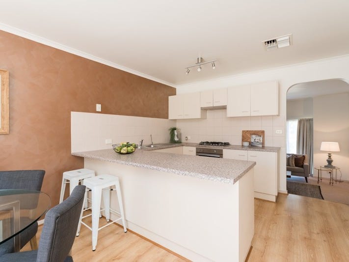 Ideally situated townhouse with stunning 6