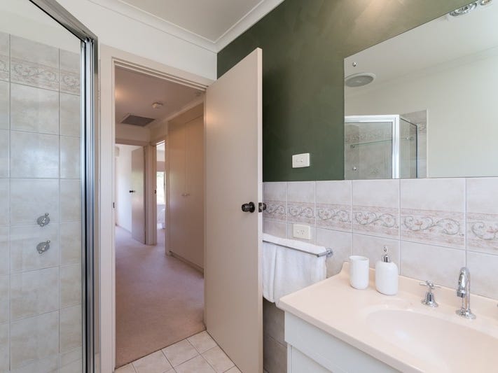 Ideally situated townhouse with stunning 12