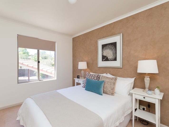 Ideally situated townhouse with stunning 13