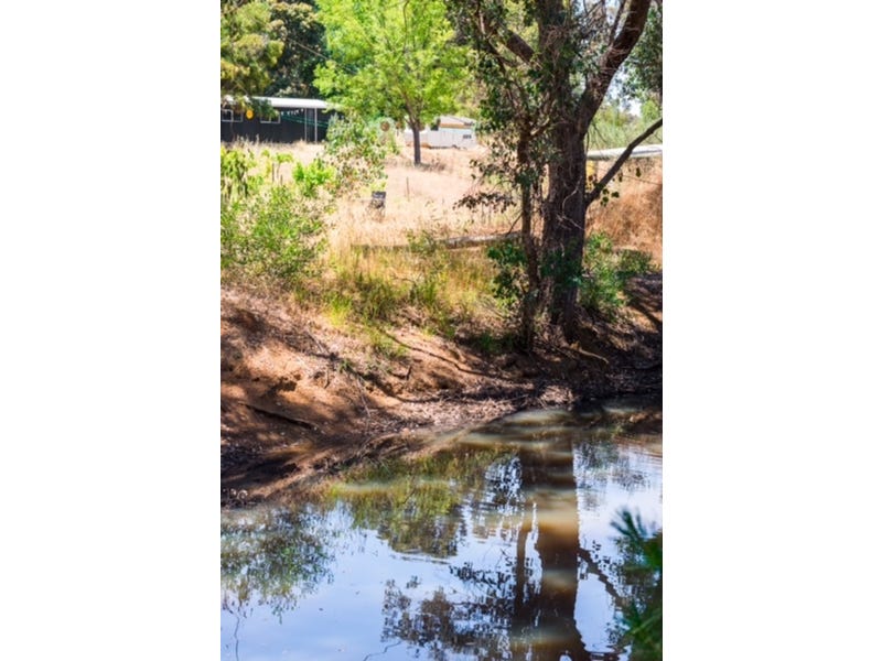 Escape to the Country- Lifestyle 25