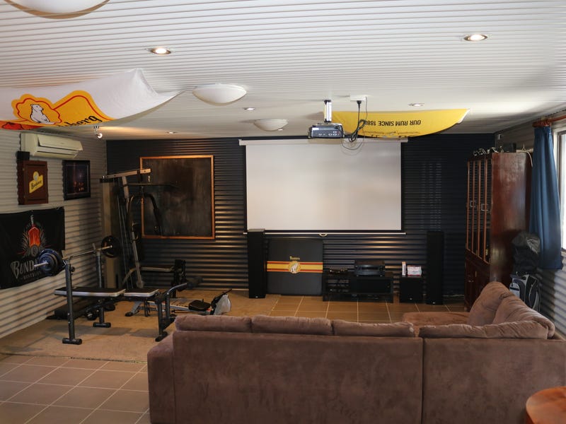 Large family home with beautiful 33